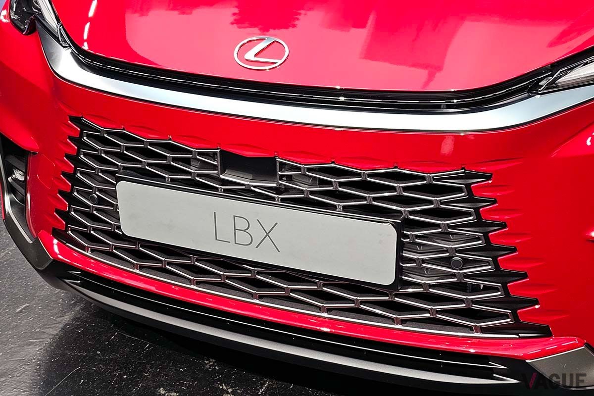 世界初公開されたレクサス新型「LBX」