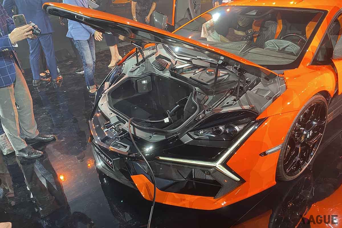 日本初公開されたランボルギーニ新型「レヴエルト」