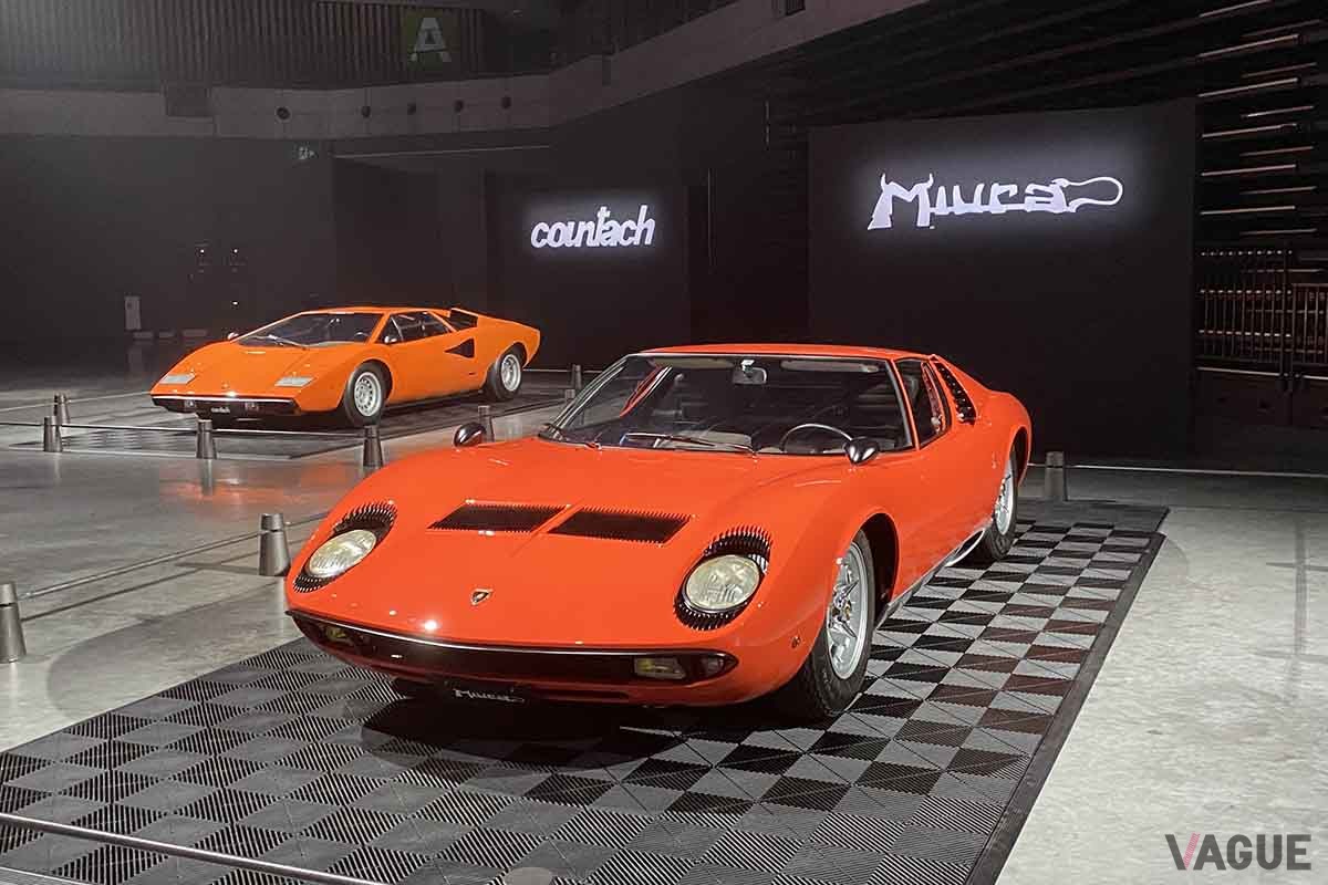 発表会会場にはランボルギーニの歴代スーパーカーが展示されていた