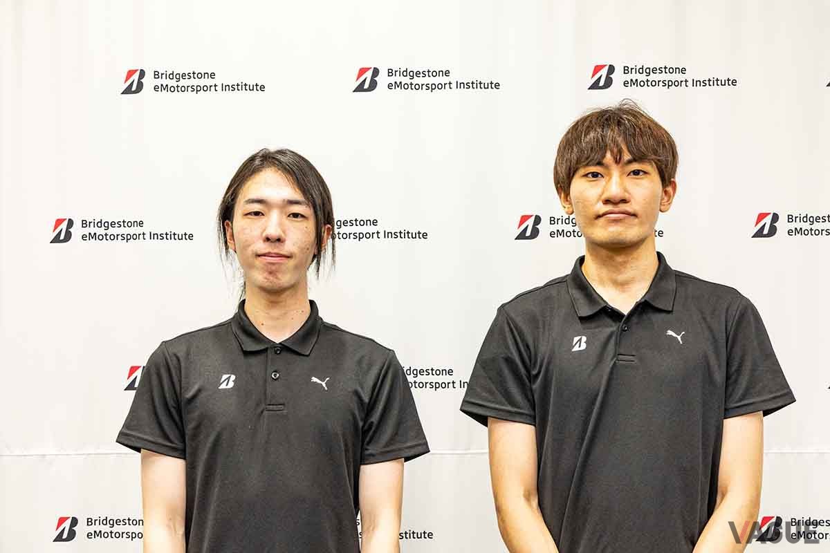 講師の樺木大河選手（右）と武藤壮汰選手（左）。他にもブリヂストンの契約ドライバーやプロのシミュレータドライバーであるイゴール・フラガ（イゴール・大村・フラガ）選手、小山美姫選手、古谷悠河選手らが参加する