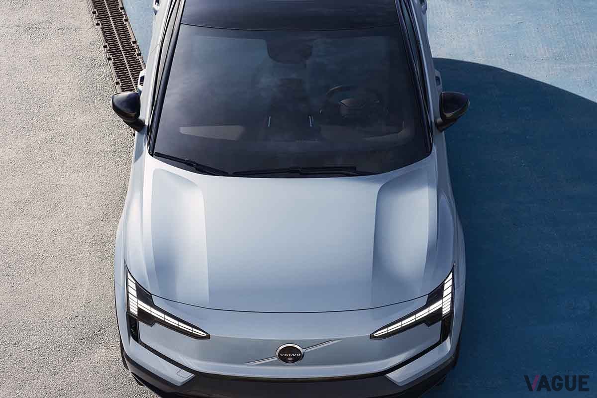 世界初公開されたボルボ新型「EX30」