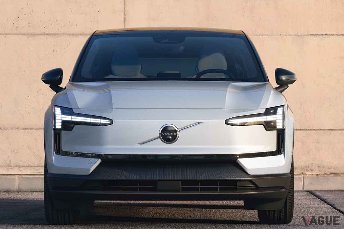 世界初公開されたボルボ新型「EX30」