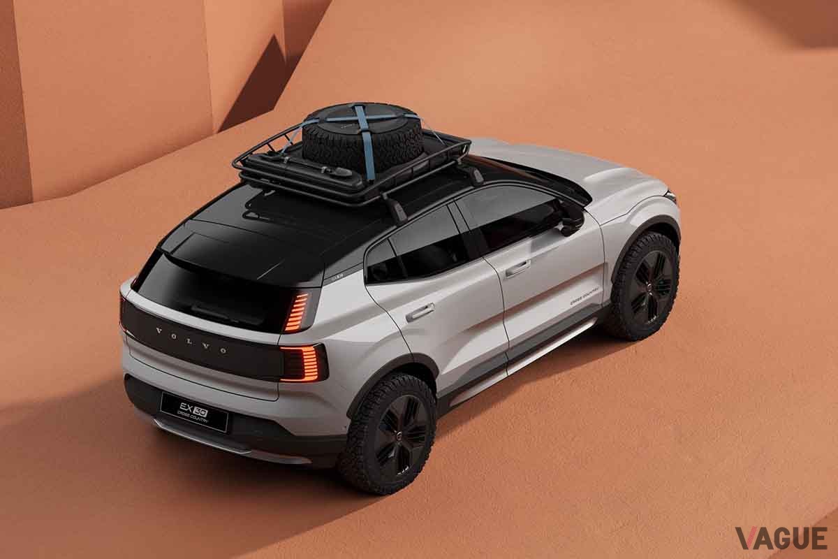 世界初公開されたボルボ新型「EX30」のオプション装着車