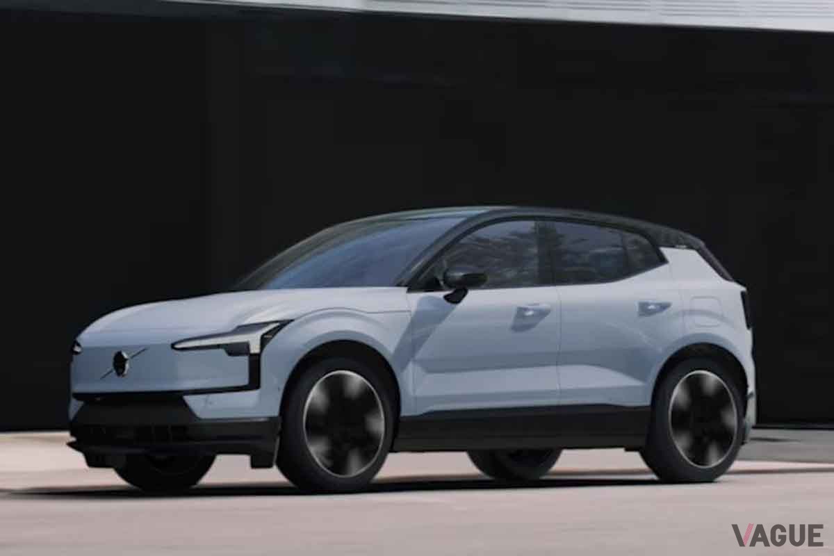 世界初公開されたボルボ新型「EX30」