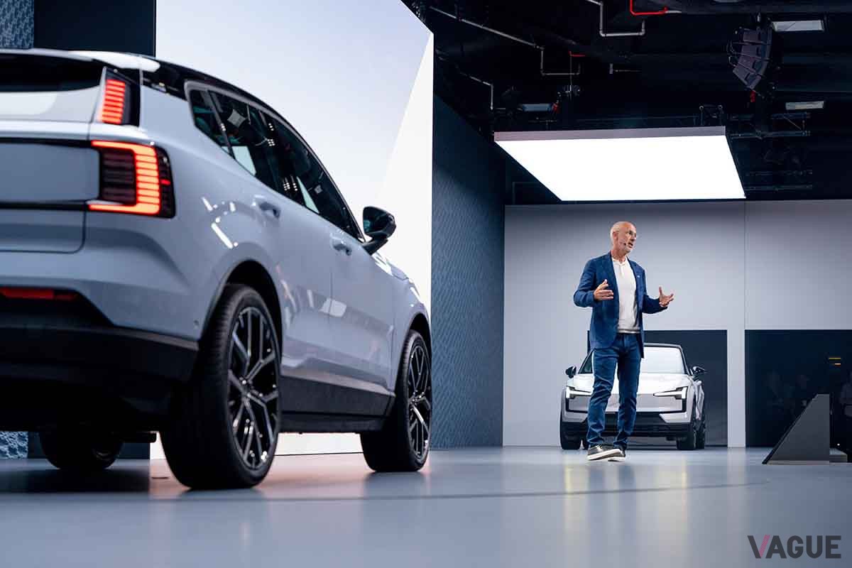 ボルボ新型「EX30」の発表会の様子