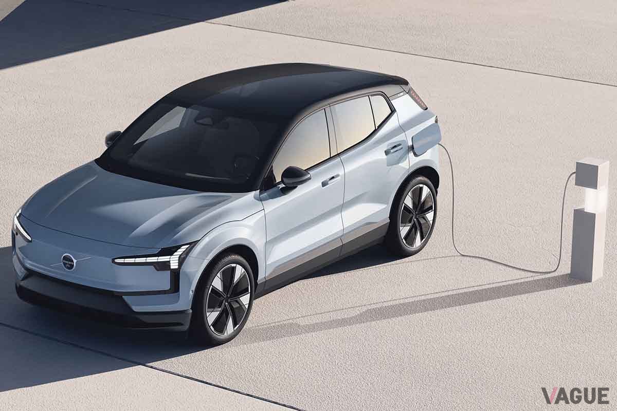 世界初公開されたボルボ新型「EX30」