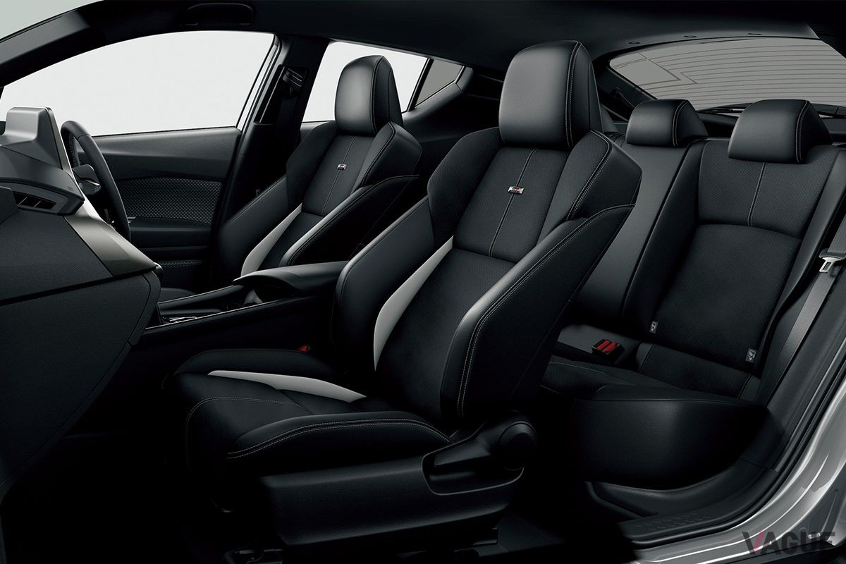 トヨタ現行型「C-HR」のインテリア