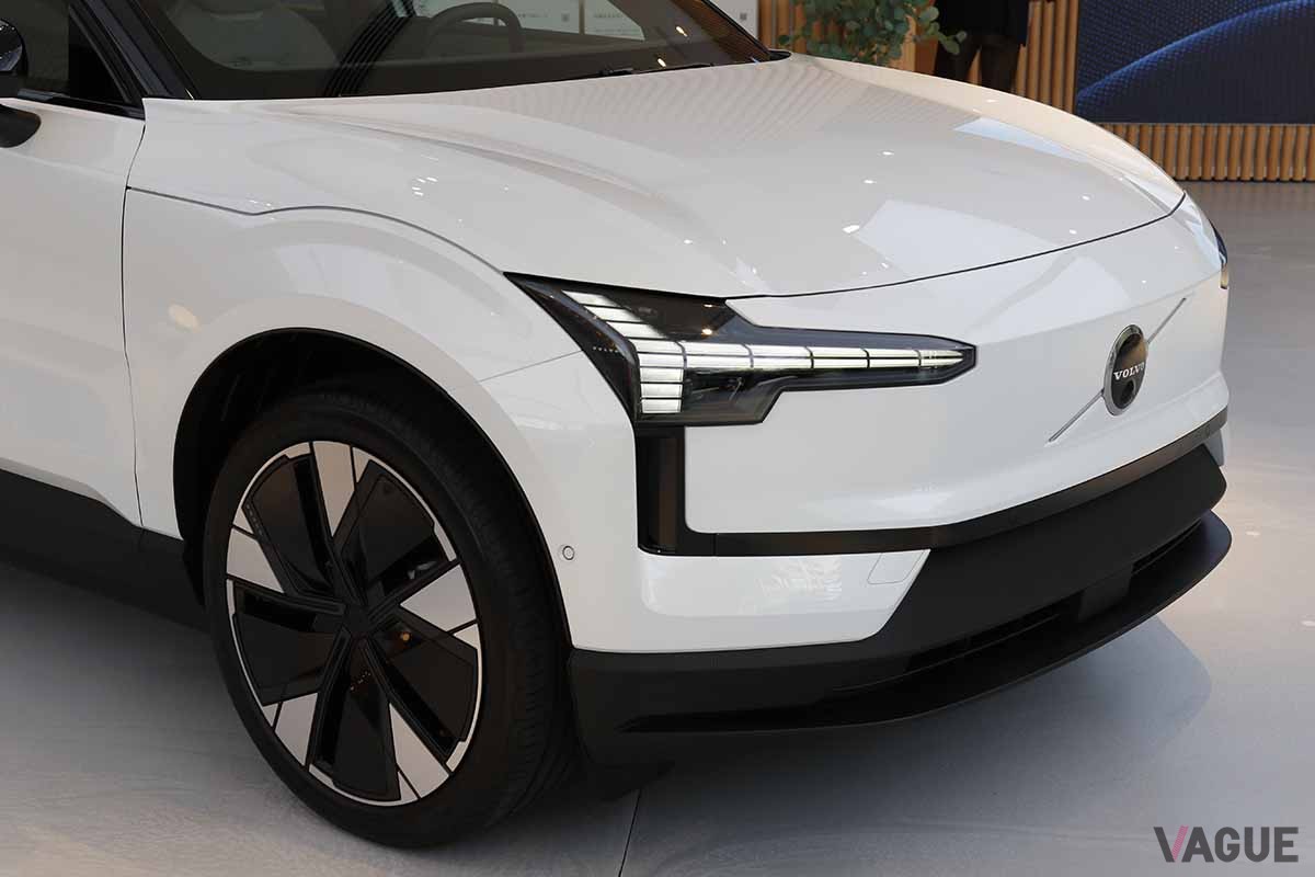 日本初公開されたボルボの新型電動SUV「EX30」
