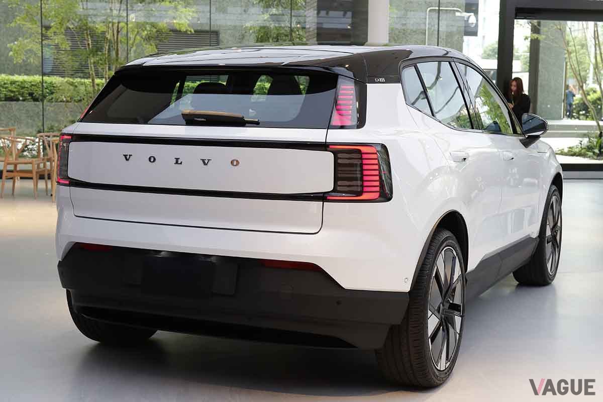 日本初公開されたボルボの新型電動SUV「EX30」