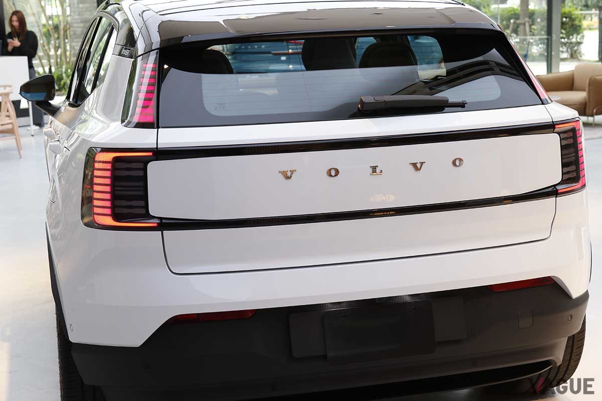 日本初公開されたボルボの新型電動SUV「EX30」