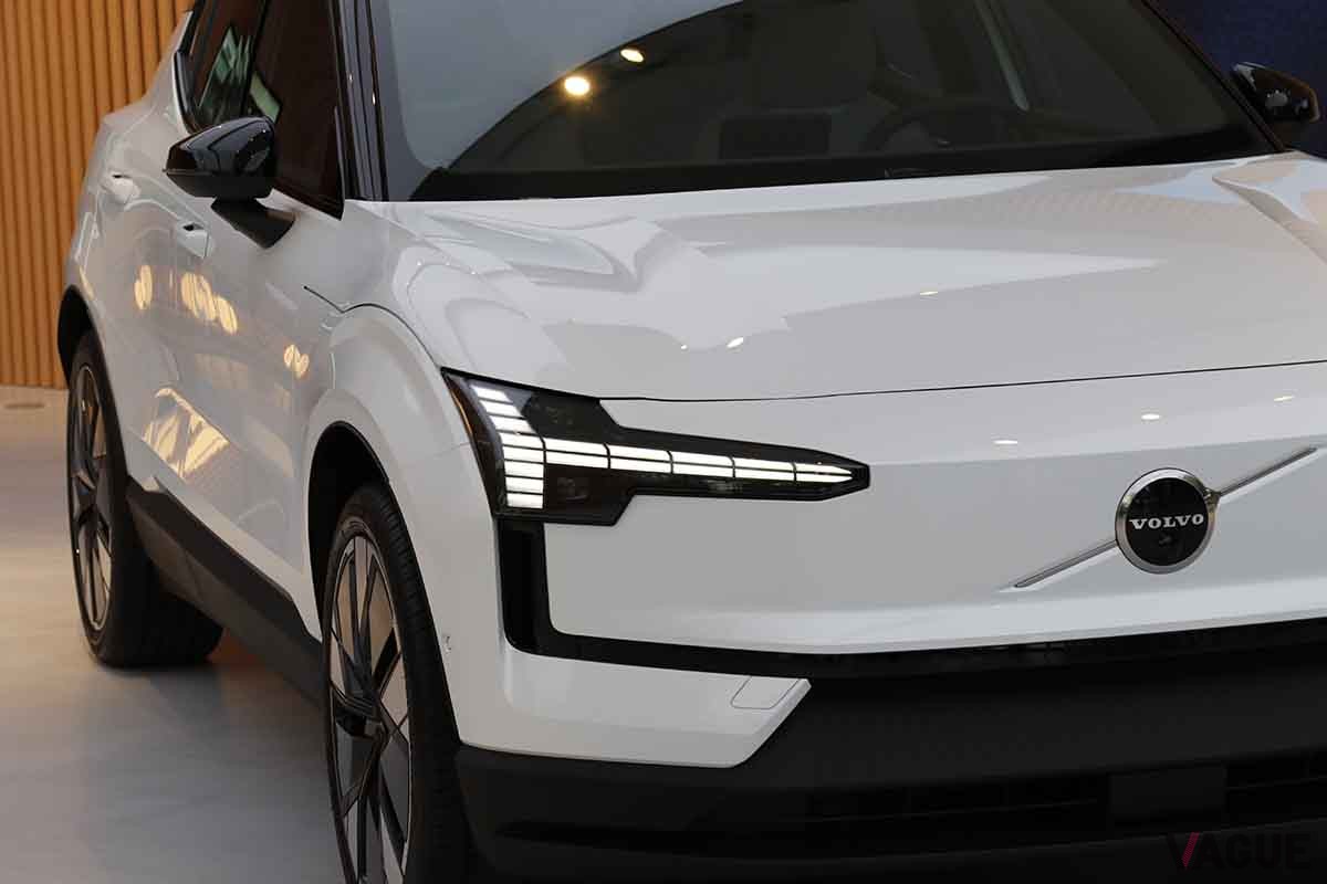 日本初公開されたボルボの新型電動SUV「EX30」
