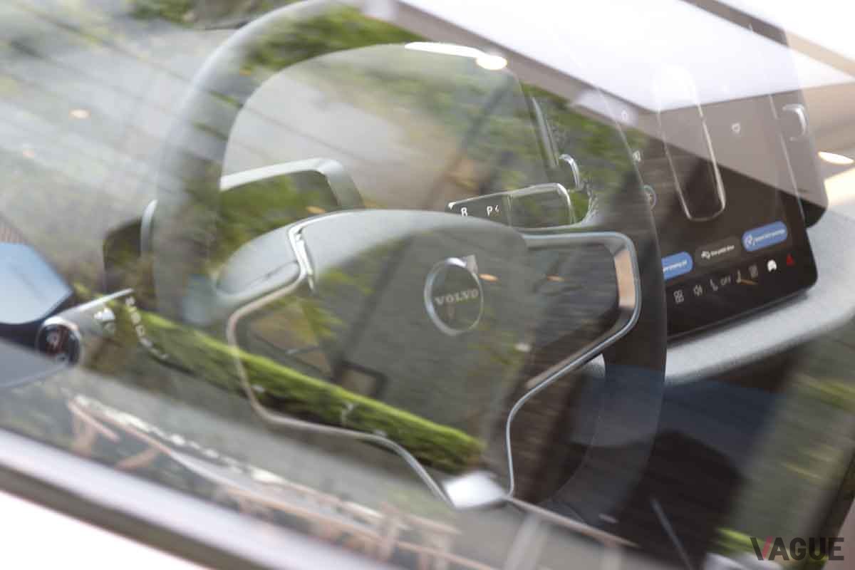 日本初公開されたボルボの新型電動SUV「EX30」