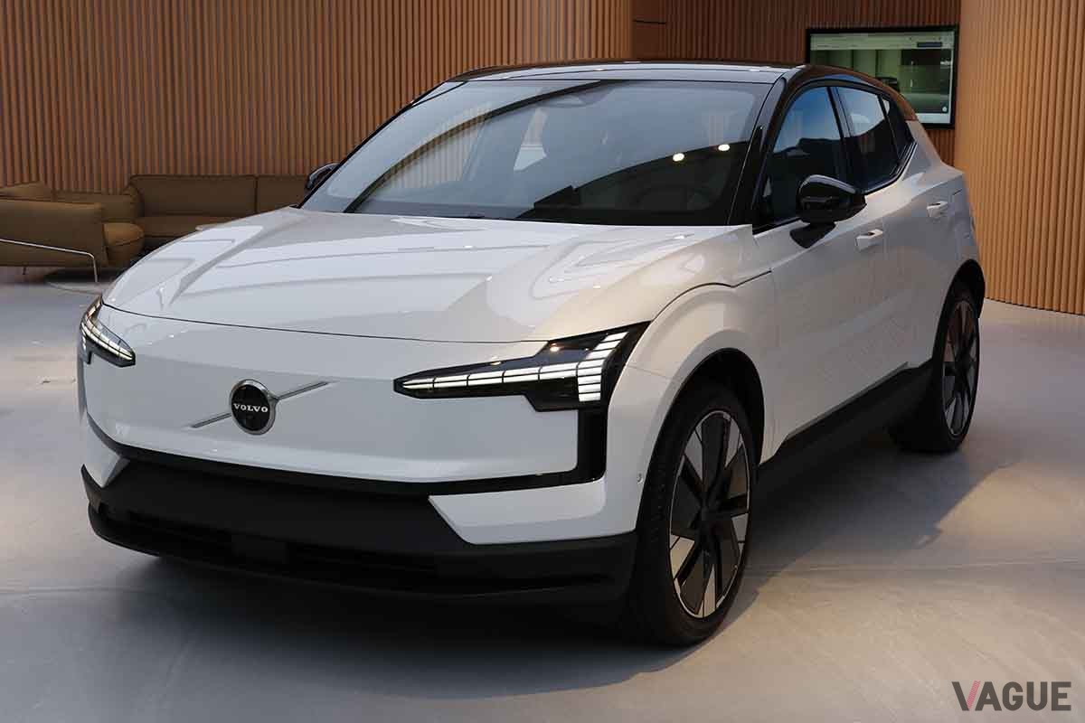 日本初公開されたボルボの新型電動SUV「EX30」