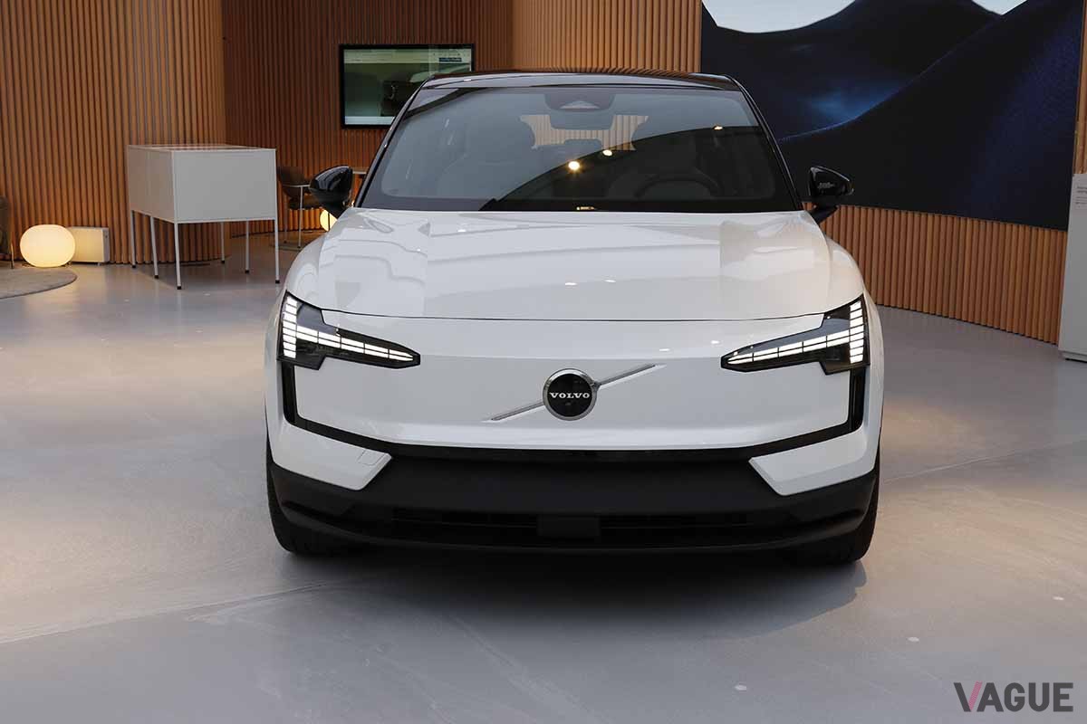 日本初公開されたボルボの新型電動SUV「EX30」