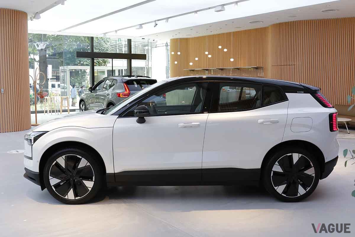 日本初公開されたボルボの新型電動SUV「EX30」