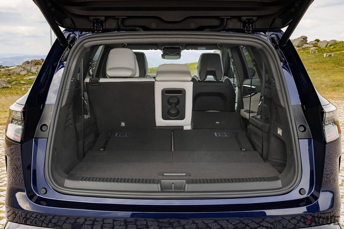 ルノー新型「エスパス」の荷室