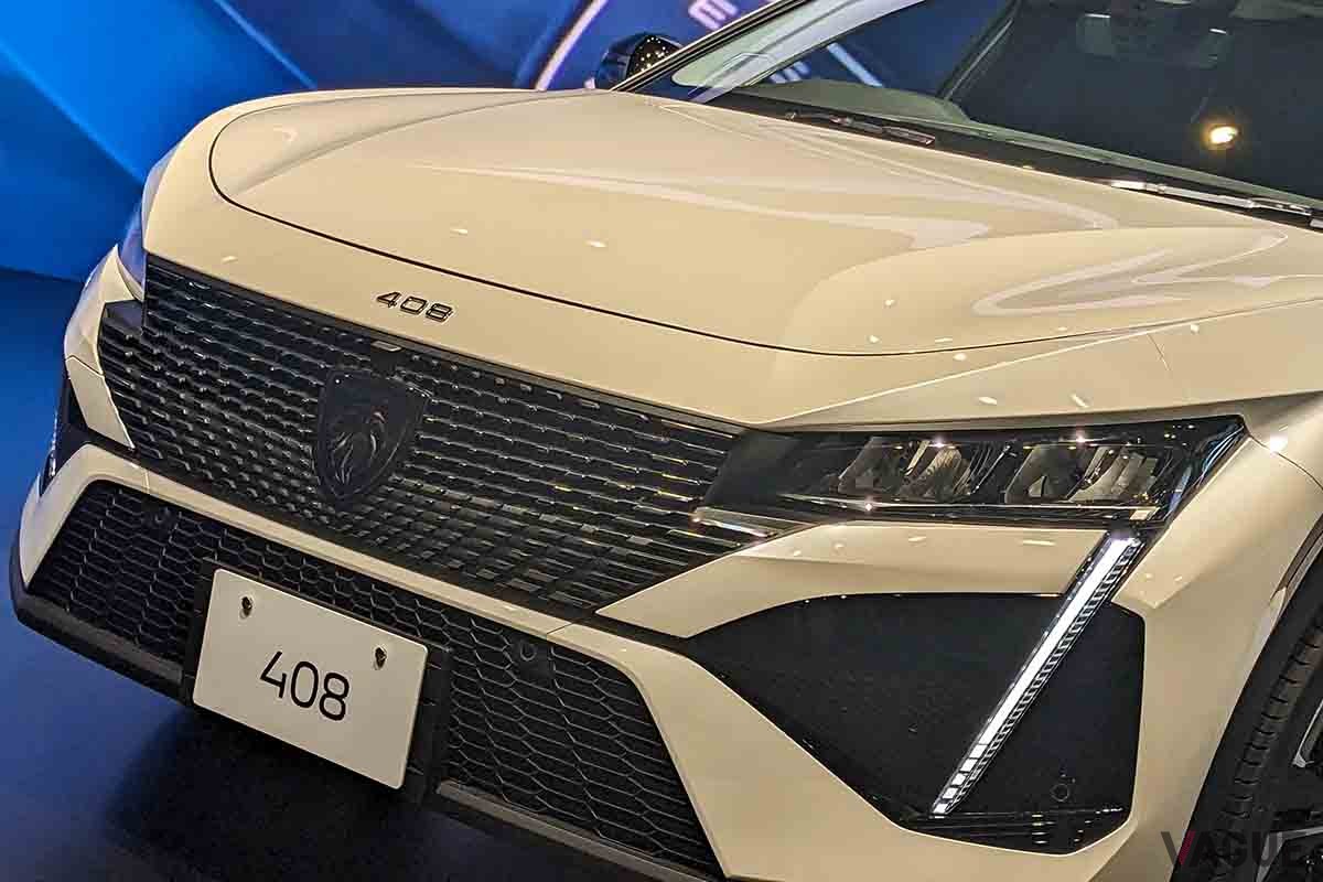日本上陸したプジョー新型「408」