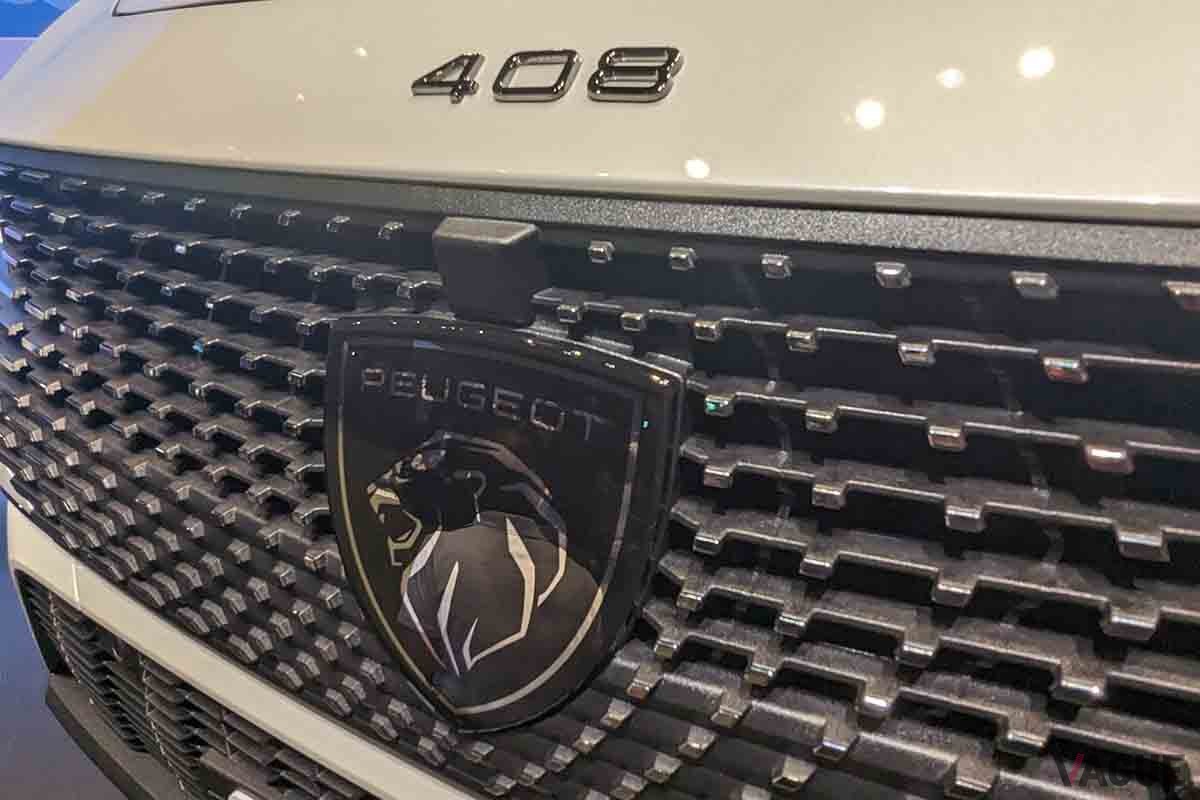 日本上陸したプジョー新型「408」