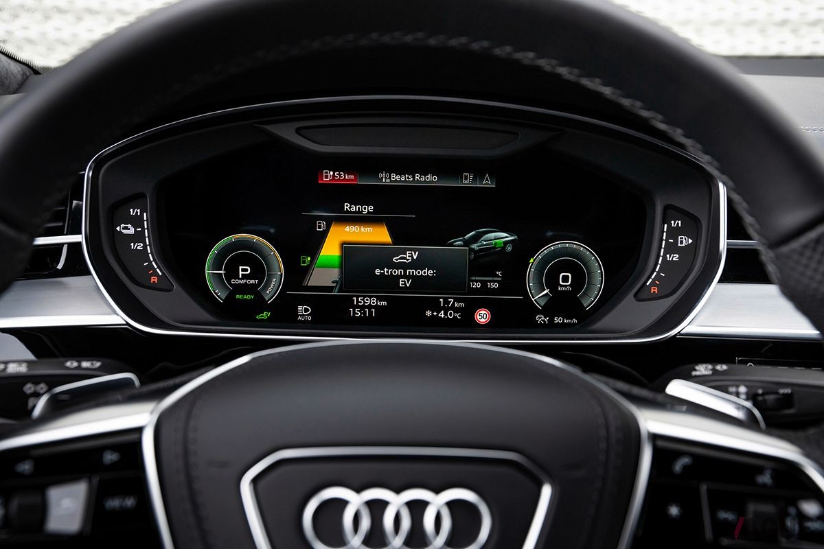 日本市場に導入されたアウディ新型「A8L 60TFSIeクワトロ」のインテリア