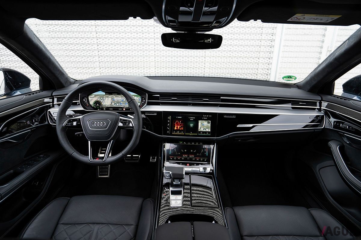 日本市場に導入されたアウディ新型「A8 60TFSIeクワトロ」のインテリア