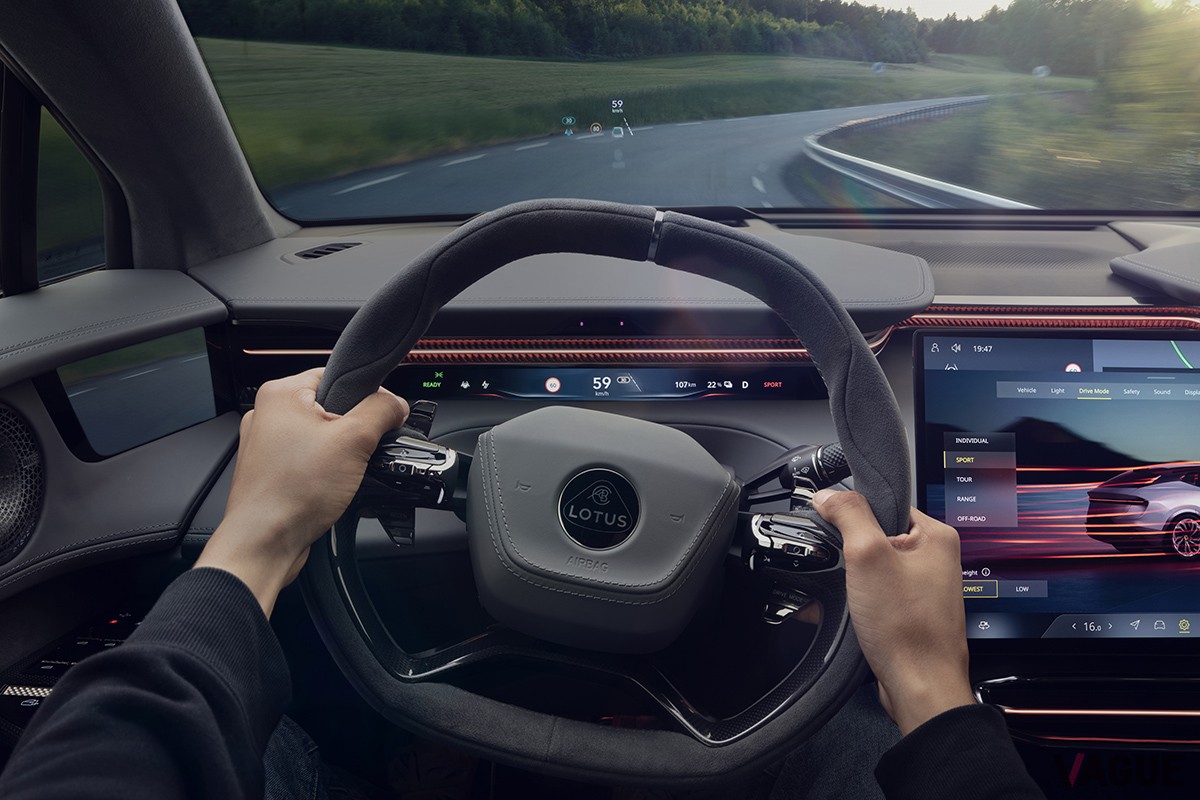 ロータス新型「エレトレS」のインテリア