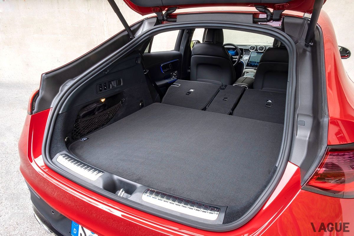 メルセデス・ベンツ新型「GLCクーペ」の荷室