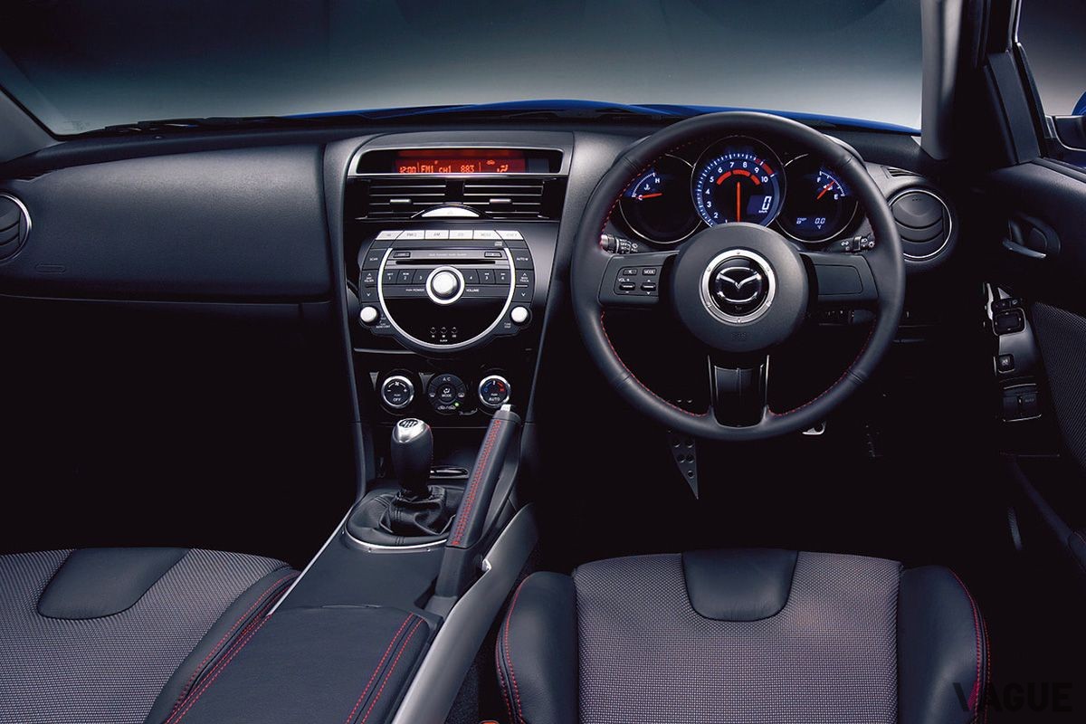 2012年6月に生産を終了した「マツダ RX-8」のインテリア