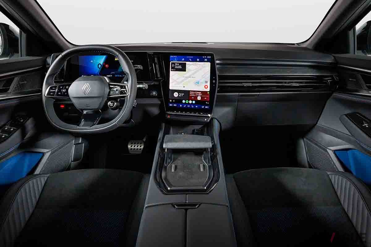 世界初公開されたルノー新型「ラファール」のインテリア