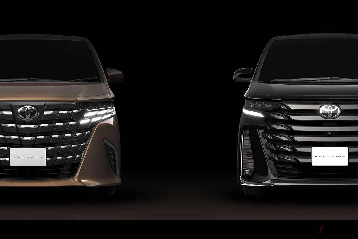 トヨタ新型「ヴェルファイア」と新型「アルファード」