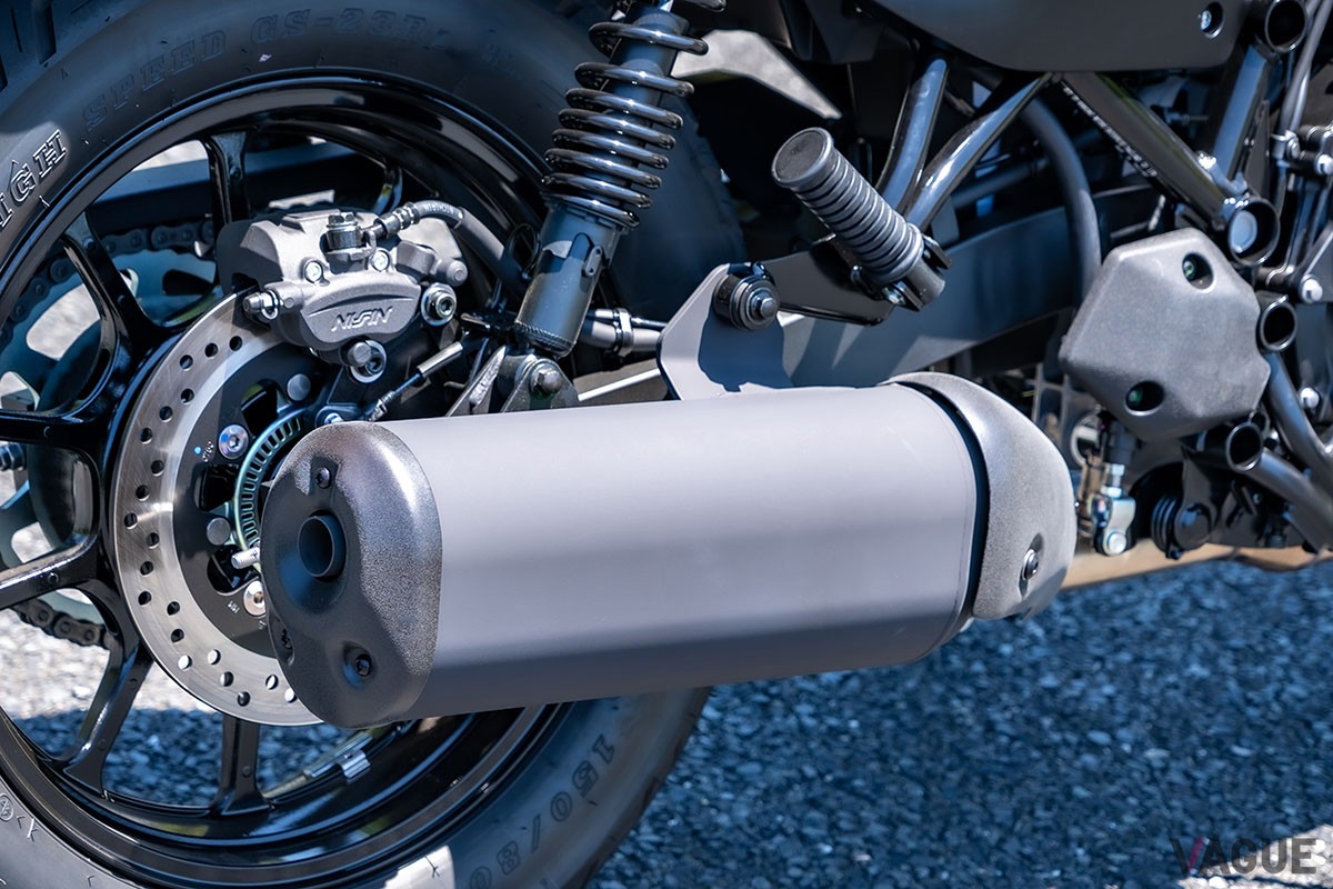 ETC車載器など利便性の高い装備類や「Ninja 400」譲りのパワフルエンジンが魅力的なカワサキ新型「エリミネーター」