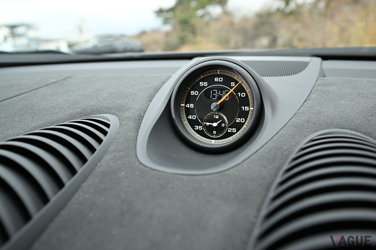 性能も見た目もレーシングカーのような仕上がりとなるポルシェ「718ケイマン」の最強仕様「718ケイマンGT4 RS」