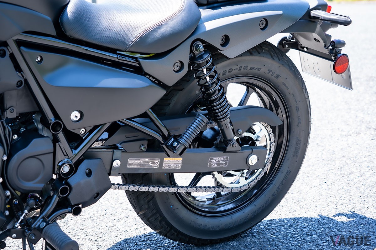 ETC車載器など利便性の高い装備類や「Ninja 400」譲りのパワフルエンジンが魅力的なカワサキ新型「エリミネーター」