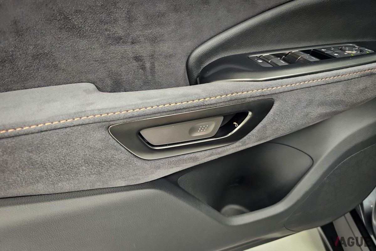古くさいヒエラルキーを打破して新たな価値を持った高級車を創造するという、強いメッセージが車名にも込められているレクサス新型「LBX」