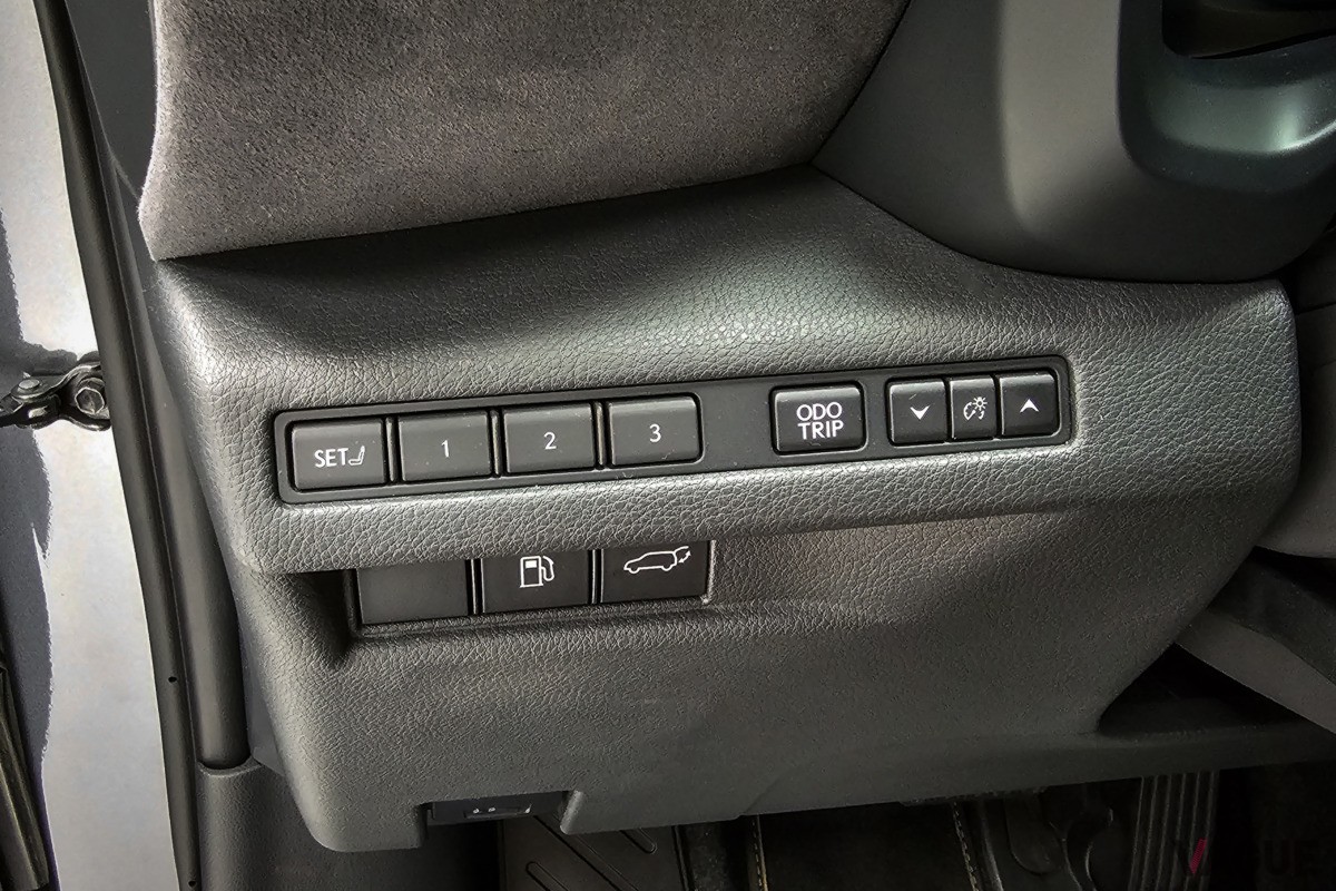 古くさいヒエラルキーを打破して新たな価値を持った高級車を創造するという、強いメッセージが車名にも込められているレクサス新型「LBX」