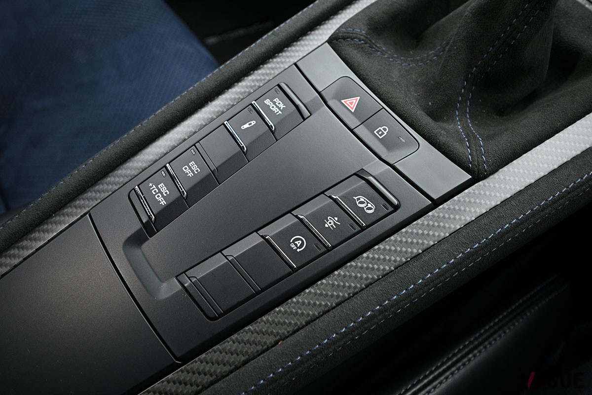 性能も見た目もレーシングカーのような仕上がりとなるポルシェ「718ケイマン」の最強仕様「718ケイマンGT4 RS」