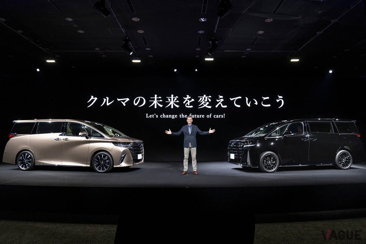 トヨタのデザイン部門をリードするサイモン・ハンフリーズ氏と新型「アルファード」＆「ヴェルファイア」