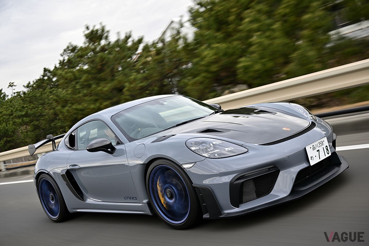 性能も見た目もレーシングカーのような仕上がりとなるポルシェ「718ケイマン」の最強仕様「718ケイマンGT4 RS」