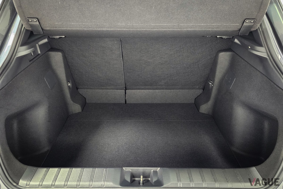 古くさいヒエラルキーを打破して新たな価値を持った高級車を創造するという、強いメッセージが車名にも込められているレクサス新型「LBX」