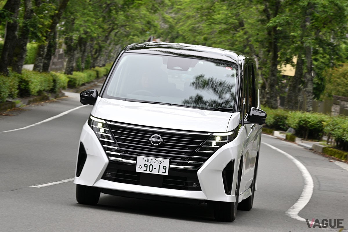 新型「セレナ」の最上級グレード「e-POWERルキシオン」は、日産が誇る先進の安全運転支援機能“プロパイロット2.0”の標準装備で高速移動が楽