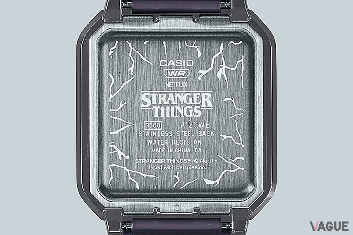 ブラシ加工をラフに施した上から触手のデザインをエングレーヴ