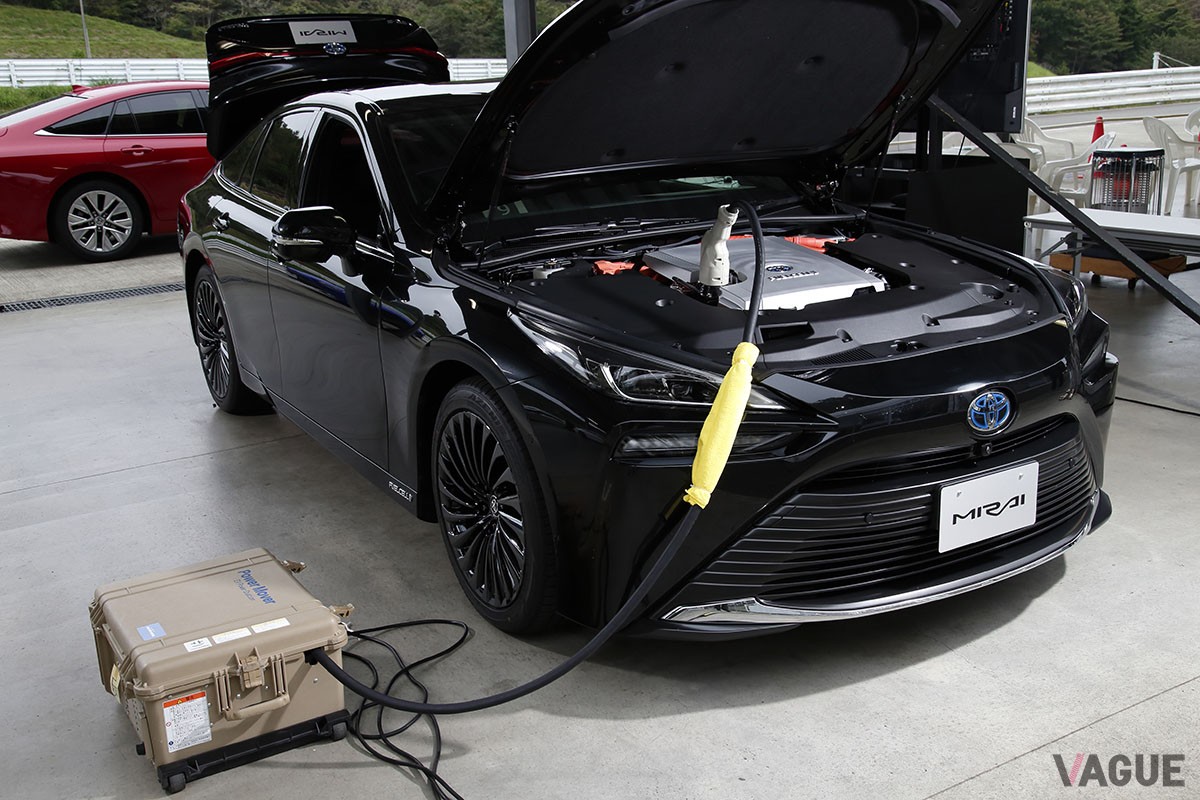実車が日本で初公開されたトヨタ新型「クラウン・セダン」。ベースモデルとなった「MIRAI」よりも快適性重視の足回りが採用される模様