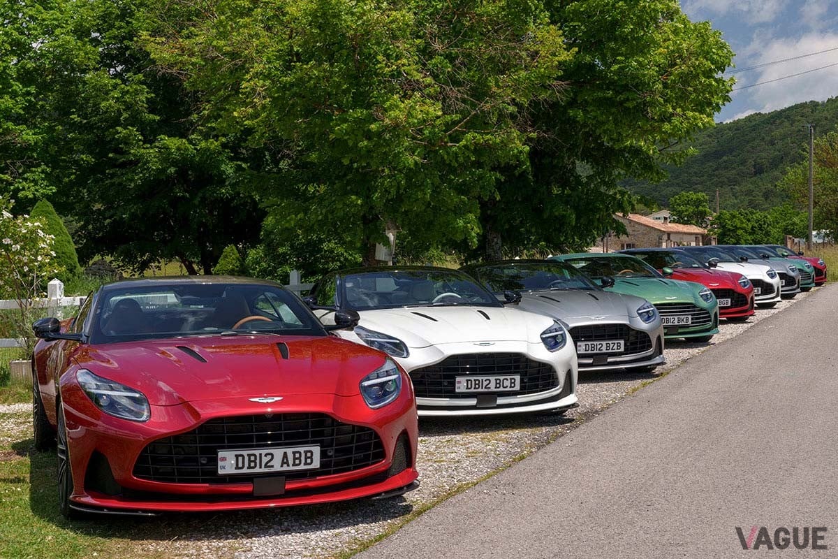 従来の「DB11」から大幅に進化を遂げた上に、丹精込めたつくり込みによって味わいもより濃密になったアストンマーティン新型「DB12」
