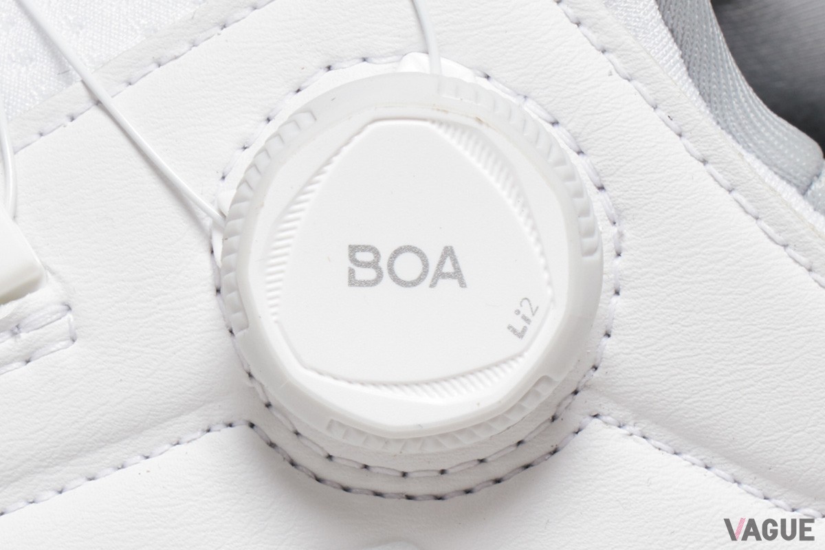 “BOAフィットシステム”やシュータンとアッパーが一体化した“モノソック構造”により、さまざまな場面で優れたフィット感を実現するアシックスのゴルフシューズ「GEL-ACE PRO M BOA」
