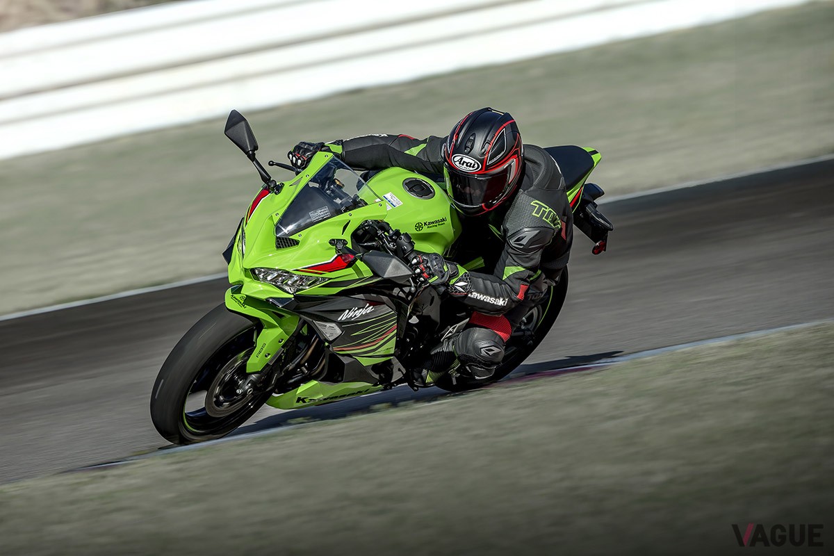 400ccスーパースポーツバイクの頂点に立つ高性能が魅力的なカワサキ「Ninja ZX-4R SE」と「Ninja ZX-4RR KRT EDITION」がついに発売