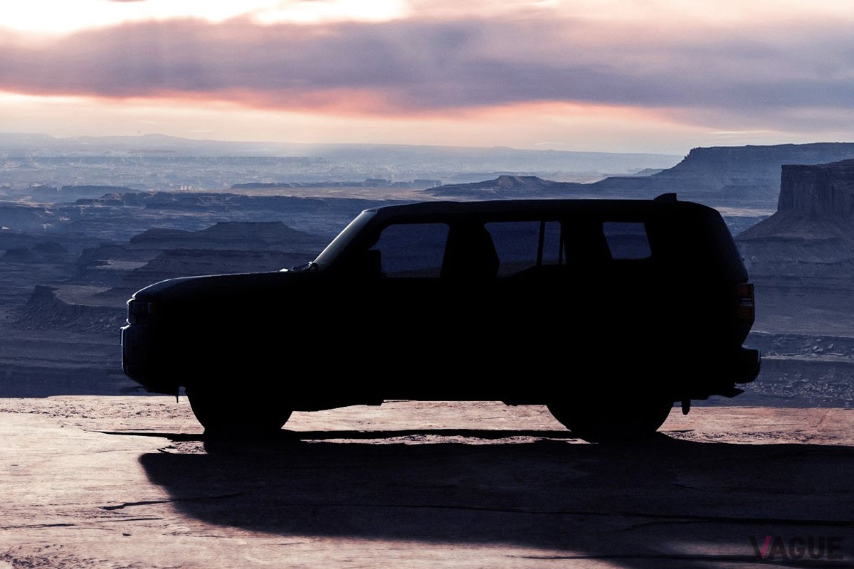 新型「ランドクルーザープラド」と思われるニューモデルのシルエット