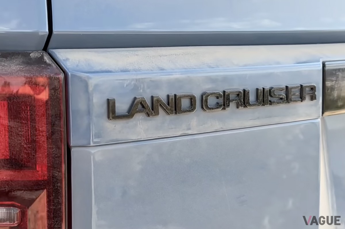 トヨタが公開した新型「ランドクルーザー」のティザー写真