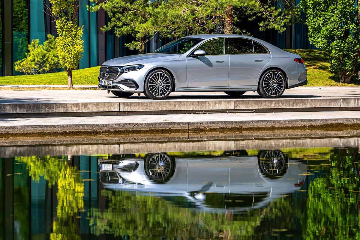 11世代目となるメルセデス・ベンツ新型「Eクラス」には、激動の時代にも変わらない、自動車を発明したメーカーならではのプライドが息づいている