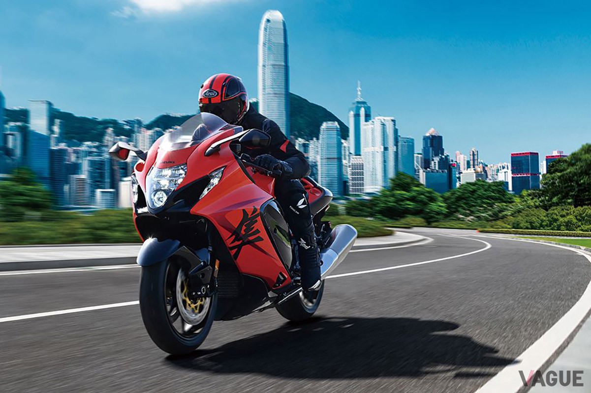 日本国内では300台限定で抽選販売される、オレンジ×ブラックの特製カラーをまとったスズキ「ハヤブサ」の25周年記念モデル