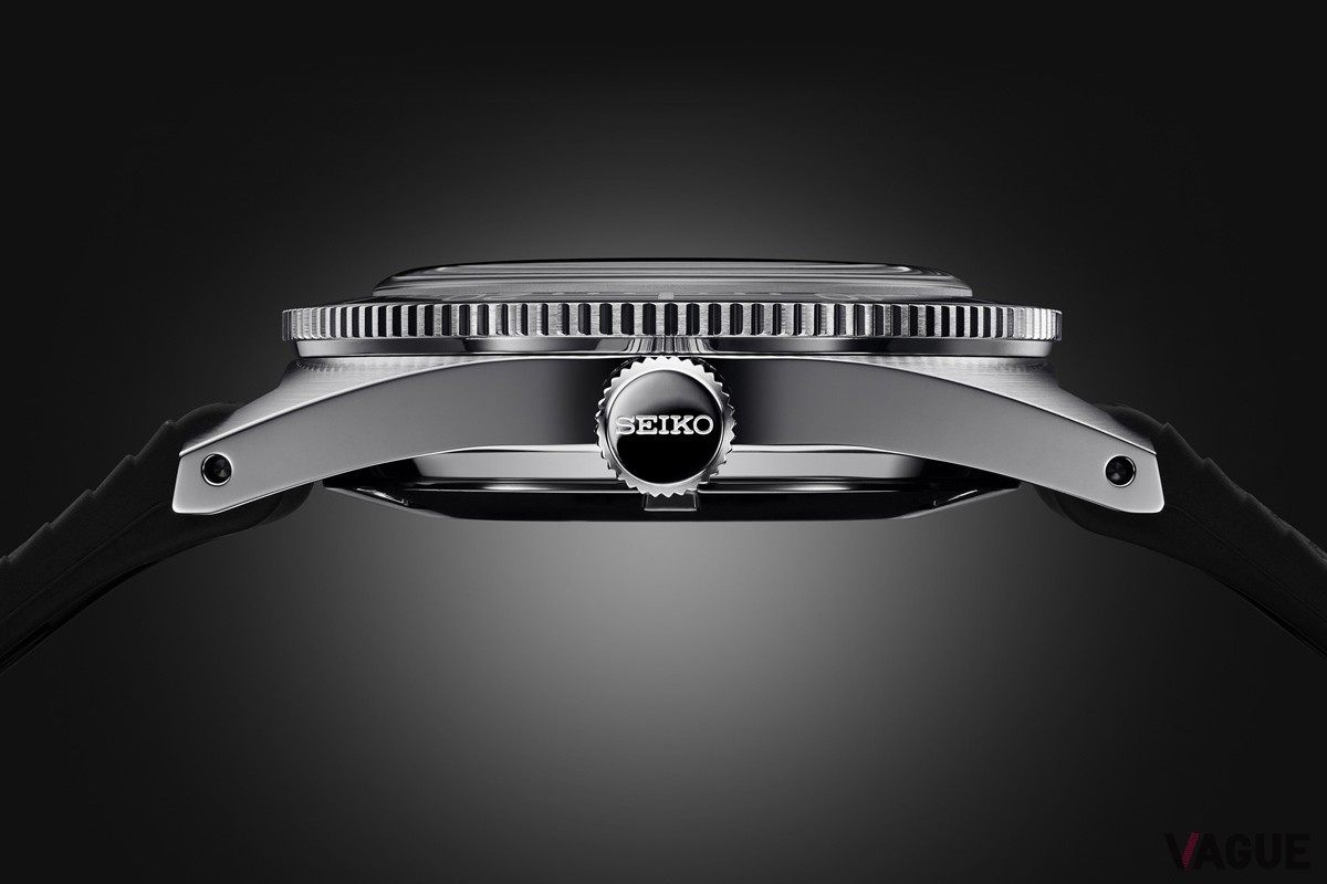 ガラス素材はオリジナルのアクリルガラスから、美しく耐久性にすぐれたボックス型のサファイアガラスへ変更されている