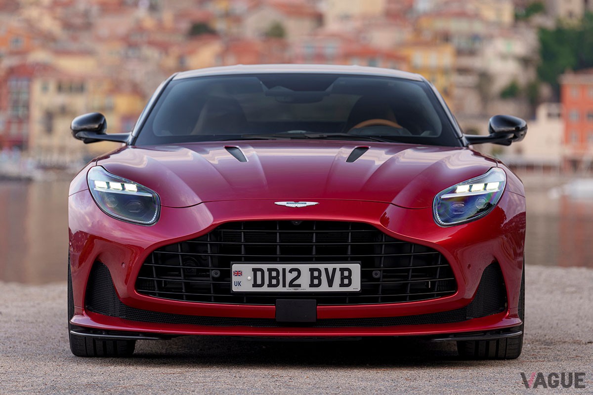 従来の「DB11」から大幅に進化を遂げた上に、丹精込めたつくり込みによって味わいもより濃密になったアストンマーティン新型「DB12」